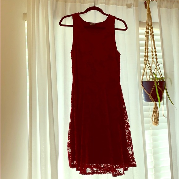 Burgundy lace dress - Picture 1 of 4